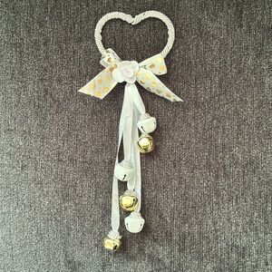 NWT- White Heart Door Knob Hanger w/ 6 Bells- 3 Gold & 3 White Glittered & Rose